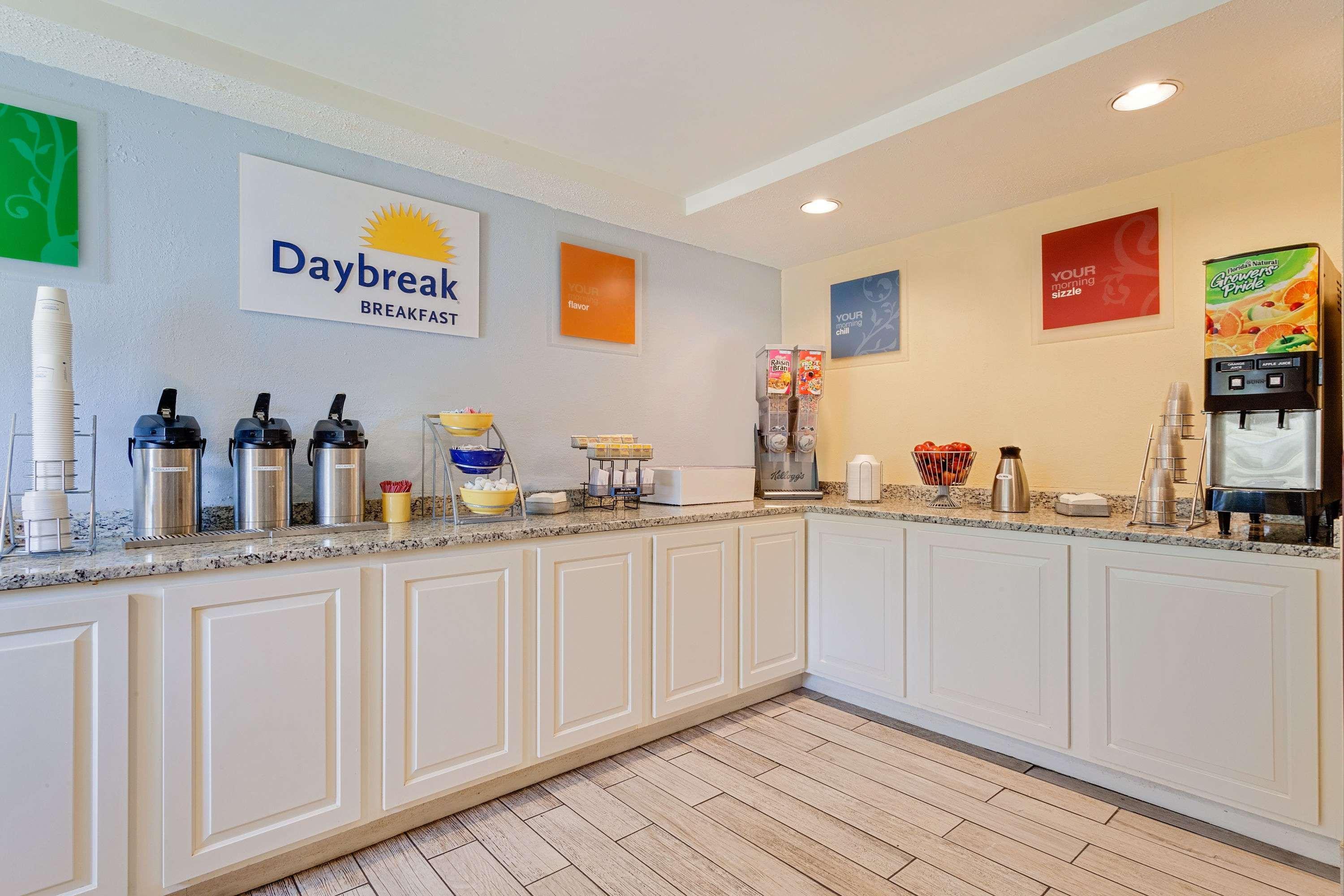 Days Inn By Wyndham Shrewsbury Worcester Esterno foto