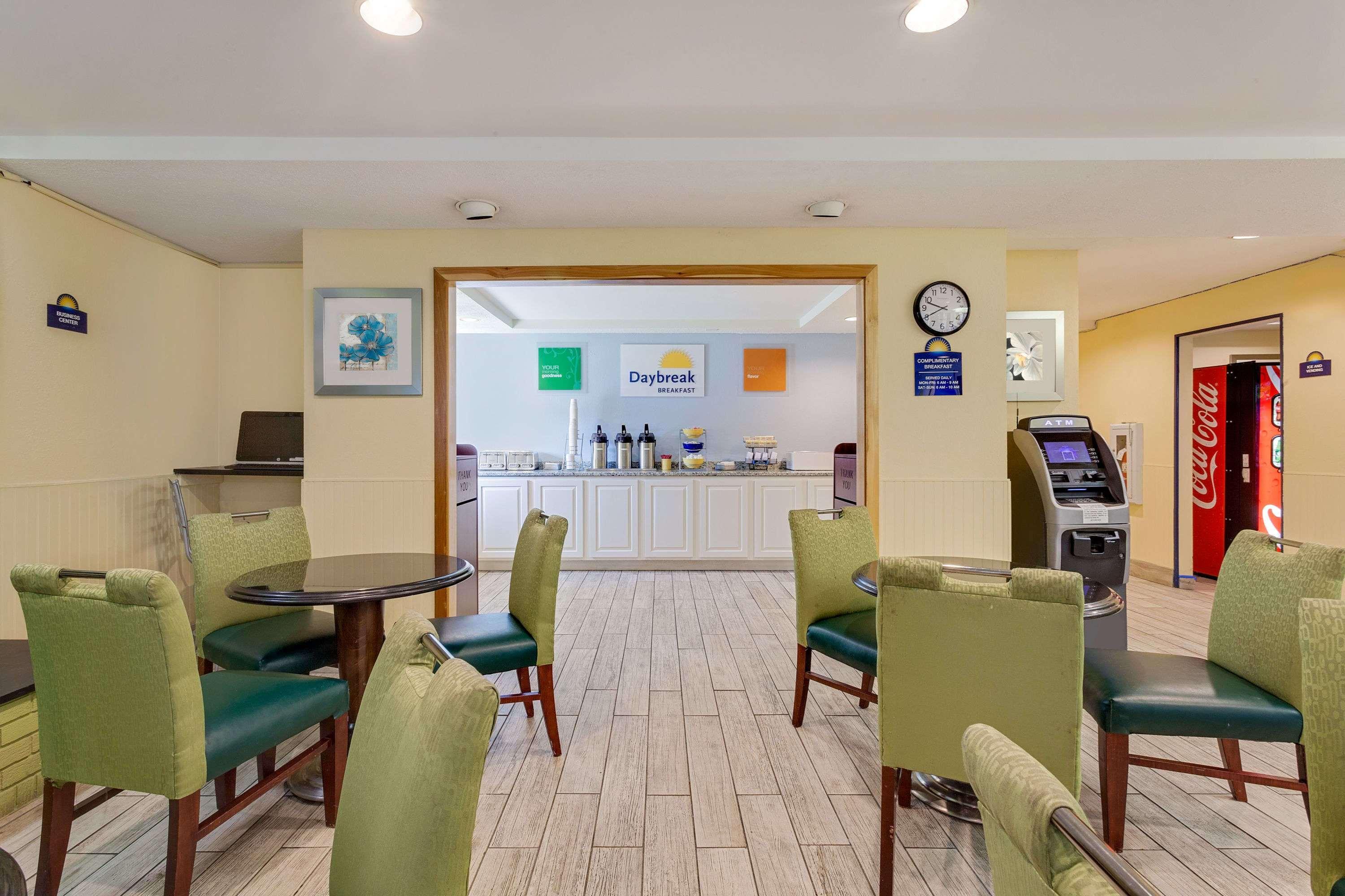 Days Inn By Wyndham Shrewsbury Worcester Esterno foto