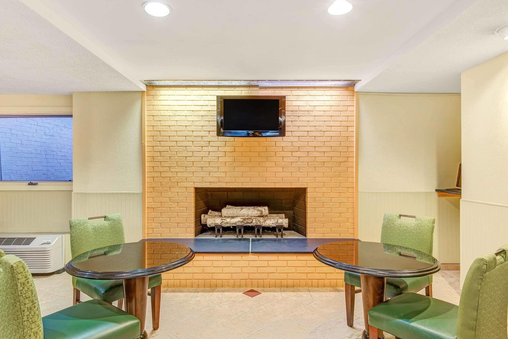 Days Inn By Wyndham Shrewsbury Worcester Esterno foto